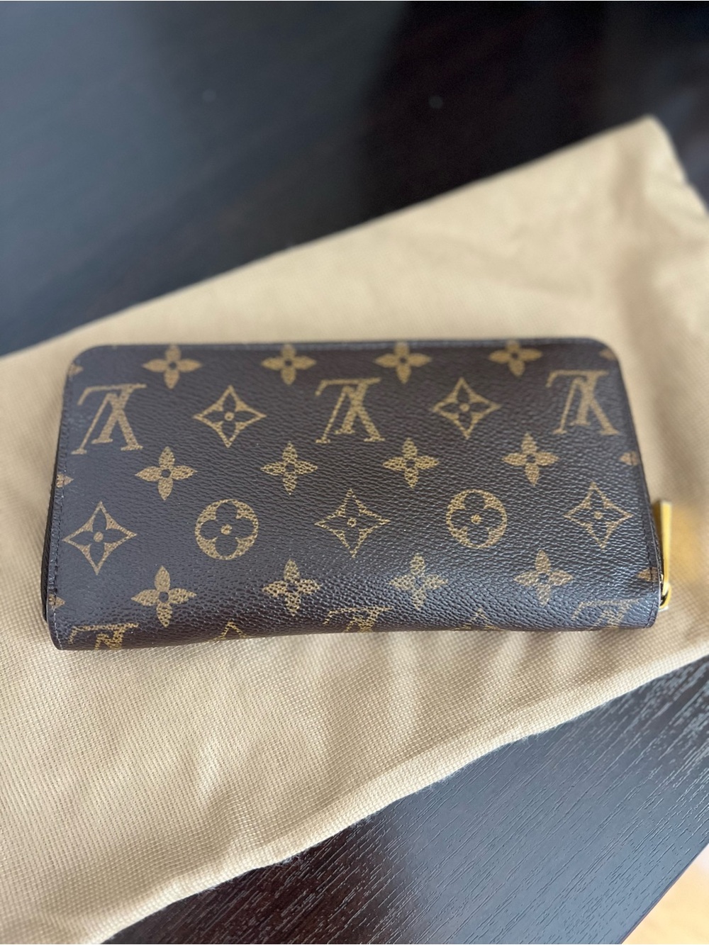 Louis Vuitton zippy monogram wallet